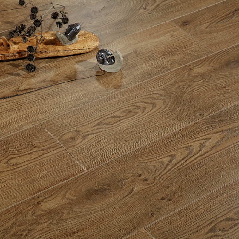 深色橡木北欧风格复古强化复合地板 环保防水耐磨的理想地暖伴侣